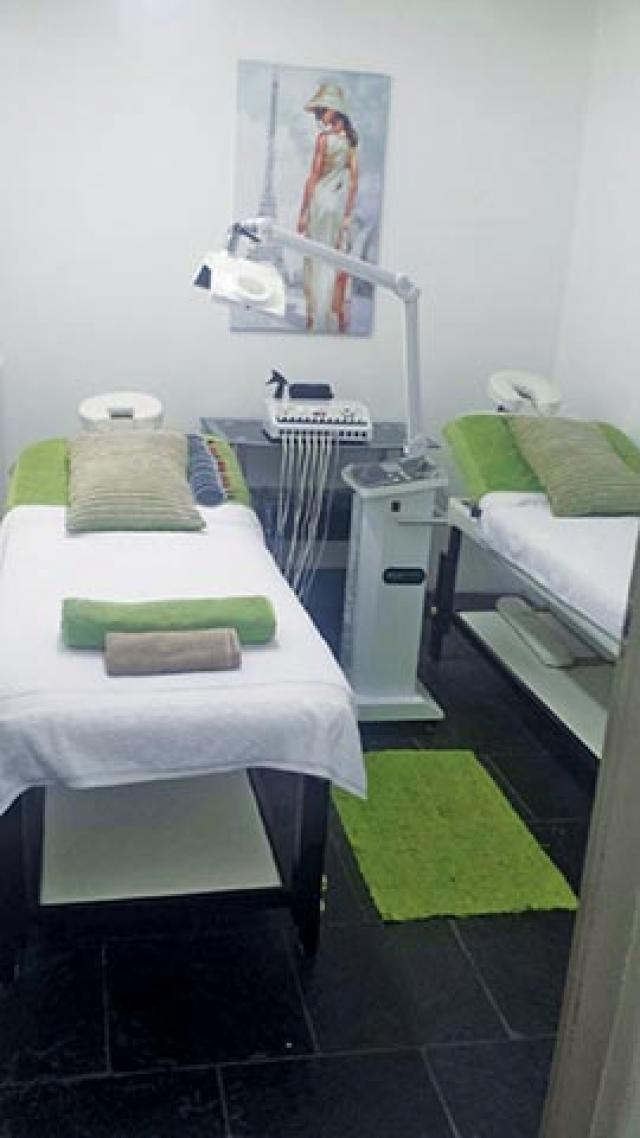 royal swan editorial